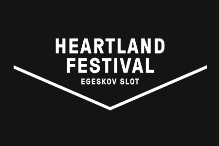 Hvid heartland festival logo, med pil på sort baggrund