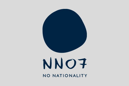 NN07 logo i blå skrift på grå baggrund